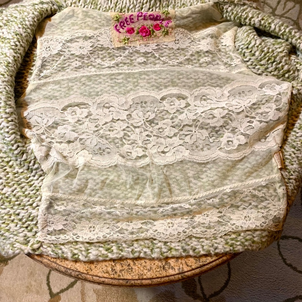 FREE PEOPLE SWEATER - LACE LINING ๐ FANCY - Picture 6 of 8